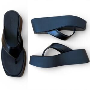 Svegan Padded Platform Flip Flop Sandals Black Vegan Leather Women Size 40 NWOT